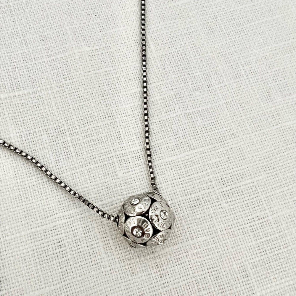 Henry Bendel neckalce with pendant and earrings